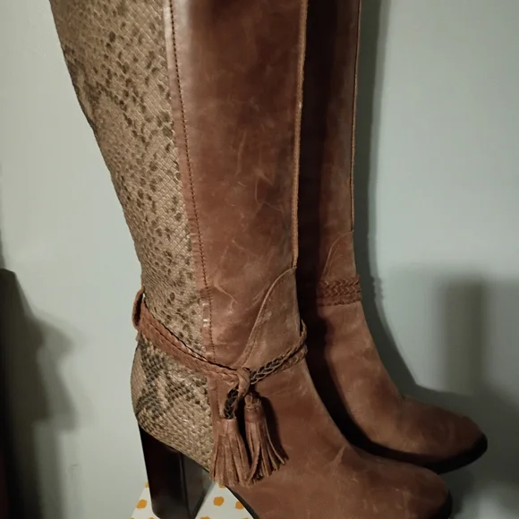 Size 10 Fabianelli Boots & Size 10 Red Charles David Heels - Picture 4 of 11